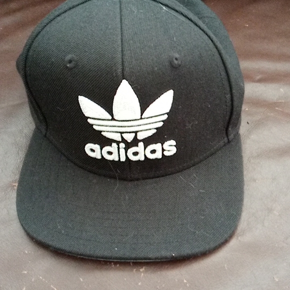 Used Adidas hat - Picture 3 of 4